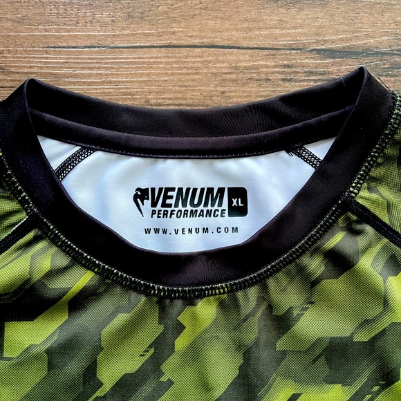Brand new venum rashguard size xl - Picture 3 of 3